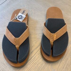 Brand New with Tags- Hari Mari Fields- Men’s- Tan/Olive sandals